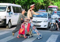 Bài 2: Ứng xử nơi công cộng - hành động sao cho đẹp?