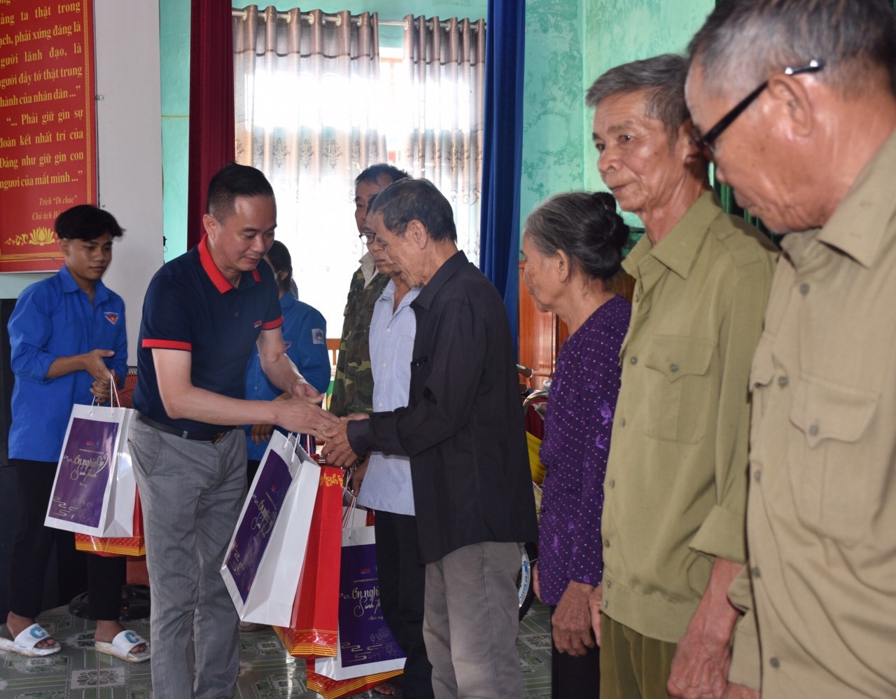 Hành trình tri ân nặng nghĩa tình