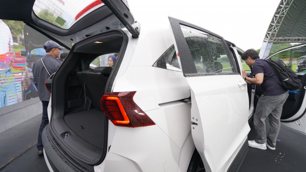 Hyundai ra mắt 2 dòng xe Palisade và Custin với giá siêu hấp dẫn