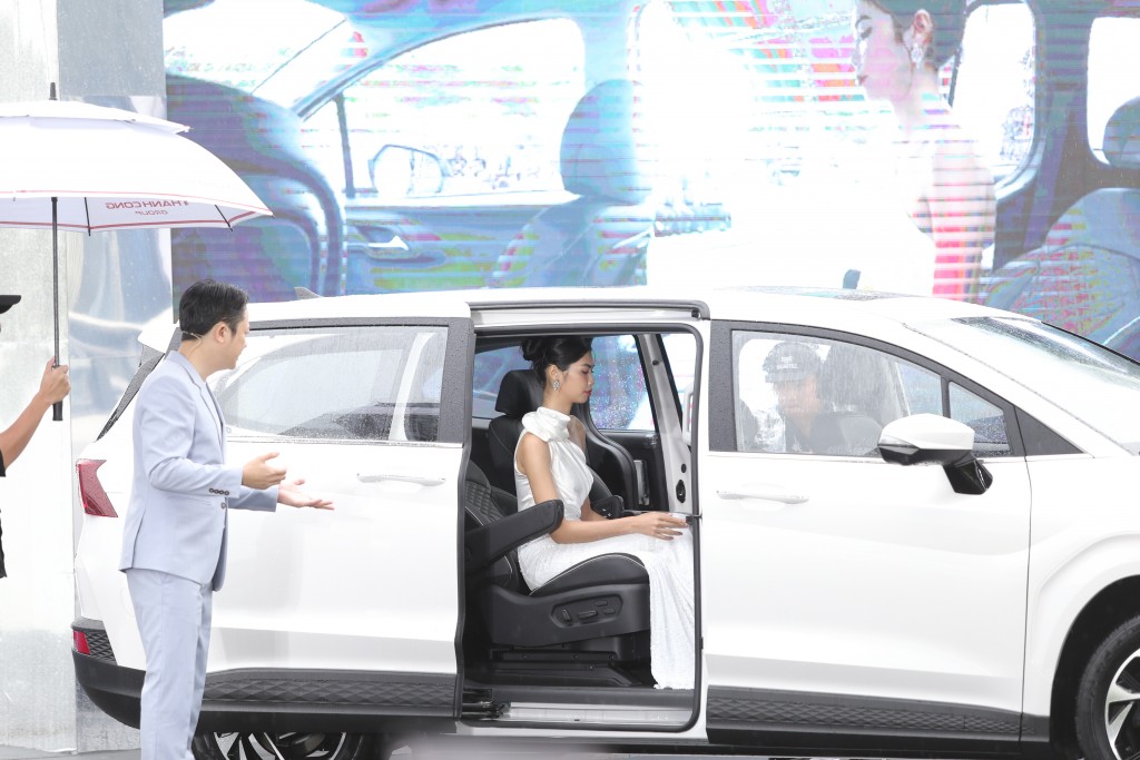 Hyundai ra mắt 2 dòng xe Palisade và Custin với giá siêu hấp dẫn