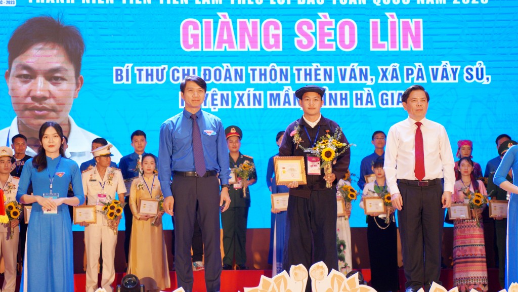 Tuyên dương 420 thanh niên tiên tiến làm theo lời Bác năm 2023