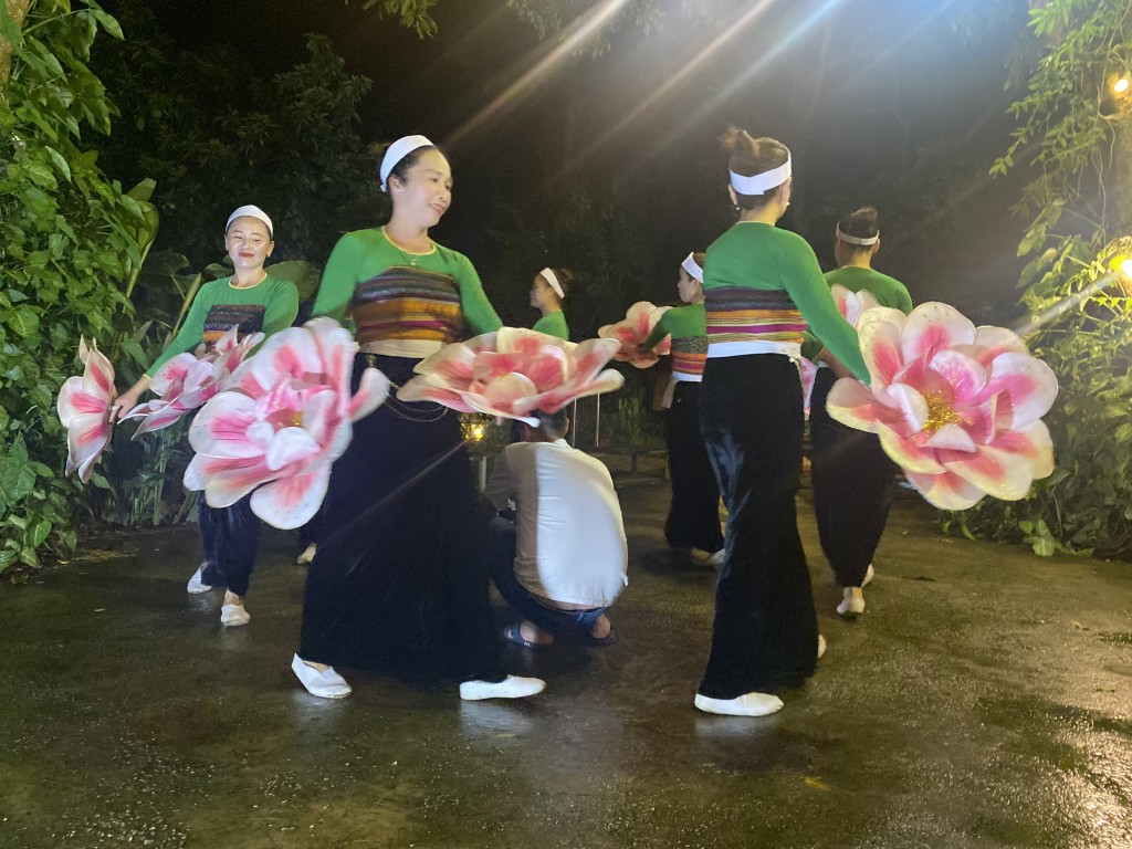 Gìn giữ văn hoá truyền thống trong dòng chảy hoà nhập