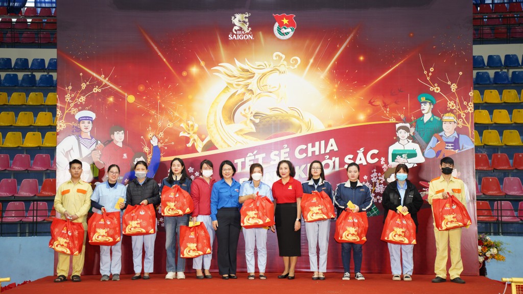 Tết sớm vẹn niềm vui của công nhân, người lao động Thủ đô