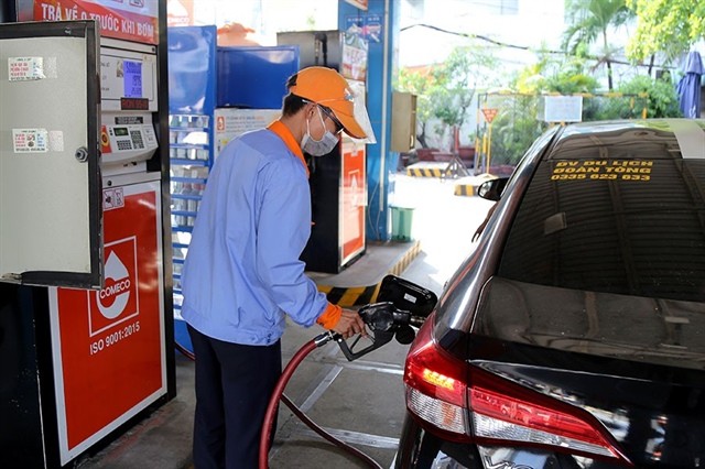 Giá xăng RON95-III về ngưỡng 23.600 đồng mỗi lít