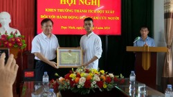 Trao thưởng tới các bạn trẻ cứu nạn nhân trong vụ hỏa hoạn