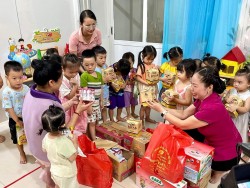 Hải Phòng dành gần 1 tỷ đồng tặng quà các nhóm trẻ tư thục