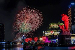 Bản giao hưởng diệu kỳ của pháo hoa, âm nhạc và ánh sáng