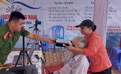 Quảng Nam: Hỗ trợ gần 700 người dân xa quê làm căn cước