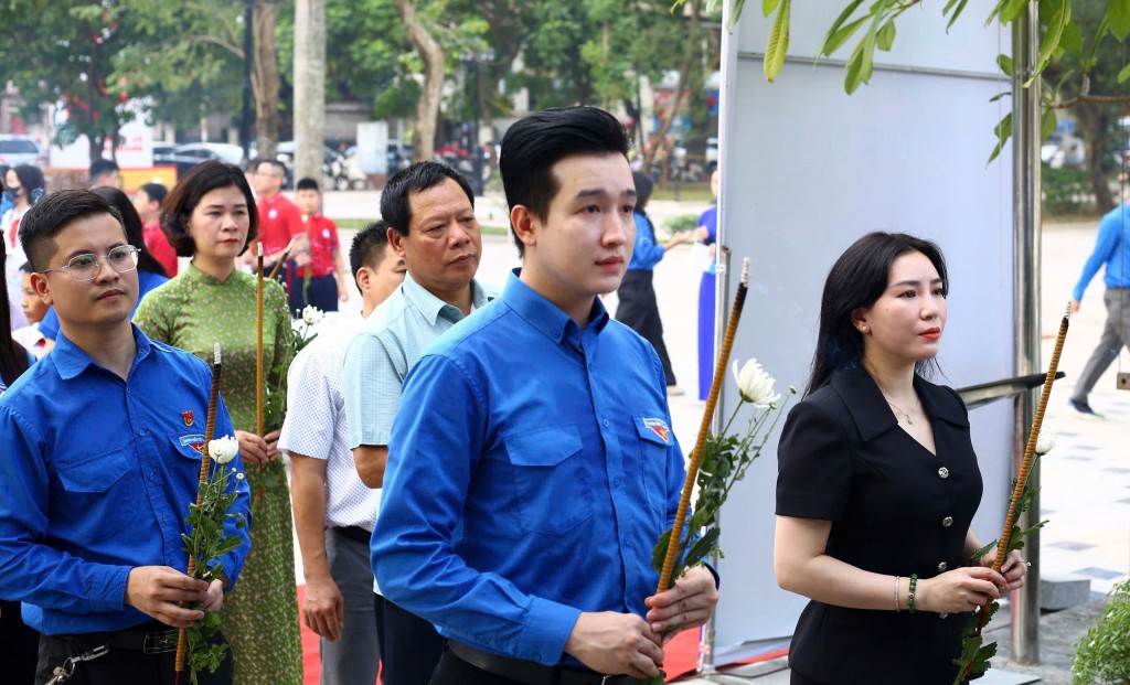 Tuổi trẻ Thủ đô dâng hương, tưởng niệm Anh hùng Lý Tự Trọng