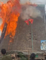 Kon Tum: "Bà hỏa" thiêu rụi nhà rông Ngọk Réo