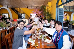 Thí sinh Nam vương Du lịch thế giới trải nghiệm ẩm thực Ninh Thuận