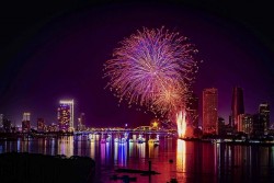 Đà Nẵng: Bắn pháo hoa chào mừng kỷ niệm 50 năm Ngày giải phóng