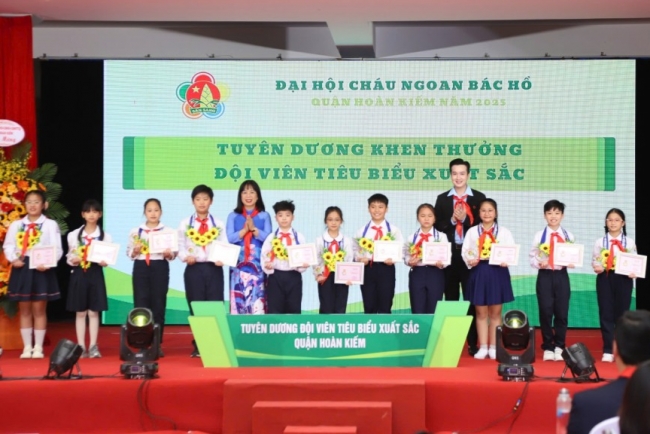 135 thiếu nhi Hoàn Kiếm được tặng danh hiệu “Cháu ngoan Bác Hồ”