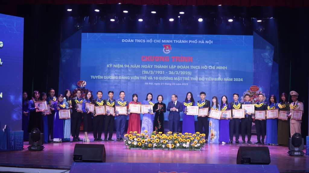 Hòa khát vọng thanh xuân với khát vọng chung của toàn dân tộc Hòa khát vọng thanh xuân với khát vọng chung của toàn dân tộc