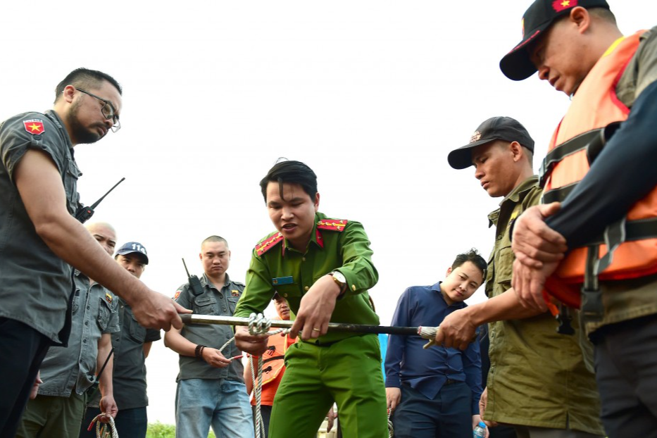 Bạn trẻ học kỹ năng cứu nạn, cứu hộ, hỗ trợ cộng đồng