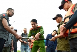 Bạn trẻ học kỹ năng cứu nạn, cứu hộ, hỗ trợ cộng đồng