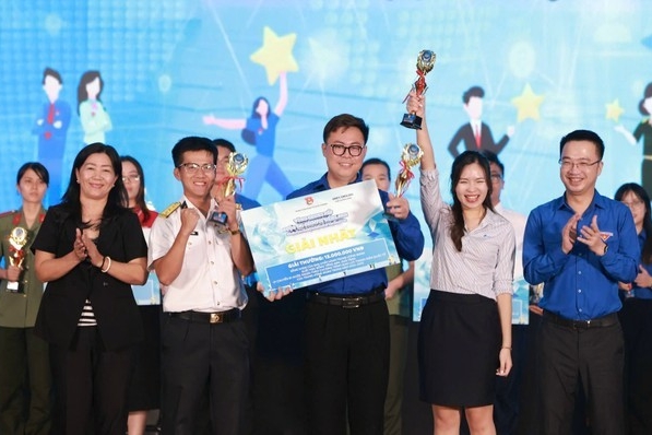 Cán bộ trẻ cùng tiếng Anh bước vào kỷ nguyên vươn mình