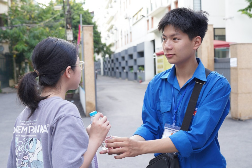 Hơn 4.000 tình nguyện viên “tiếp sức” thí sinh thi vào lớp 10