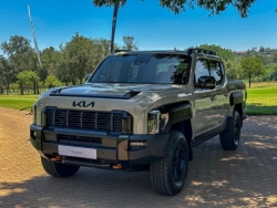 Kia Tasman có giá từ 658 triệu VNĐ, thấp hơn hẳn Ford Ranger