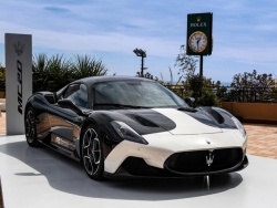 Ngắm siêu xe Ý Maserati MC20 trong màu áo đen xi-măng cực độc