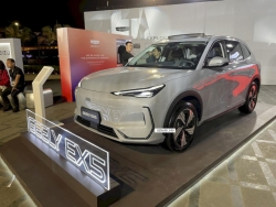 Geely EX5 chính thức ra mắt Việt Nam: SUV điện chạy 430km/lần sạc đầy