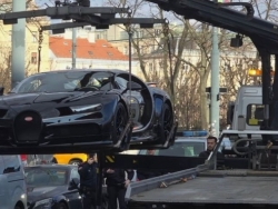 Bị tịch thu xe vì bạn mượn Bugatti Chiron chạy quá tốc độ