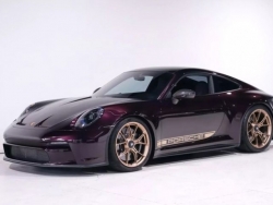Chiếc Porsche 911 GT3 Touring màu tím ánh kim lạ mắt