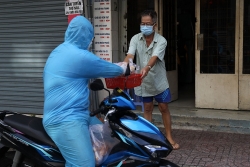 Thủ tướng yêu cầu TP HCM bảo đảm hỗ trợ y tế và lương thực, thực phẩm cho người dân