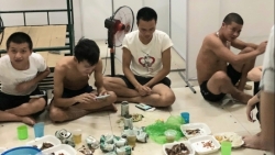 9 người tụ tập uống bia tại khu cách ly bị phạt 70 triệu đồng