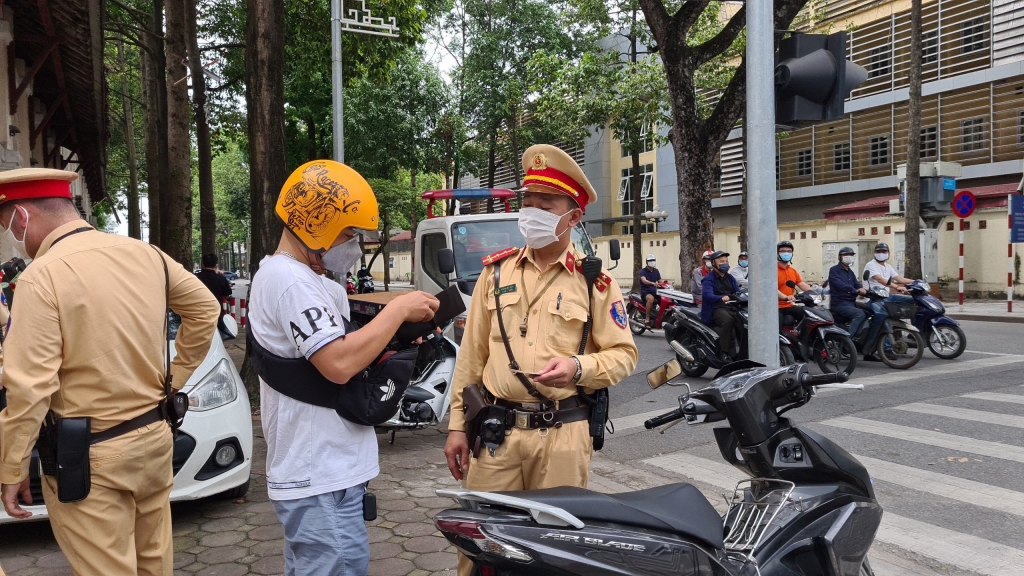 Muôn vàn lý do đổ lỗi khi vi phạm giao thông trong thời tiết nắng nóng
