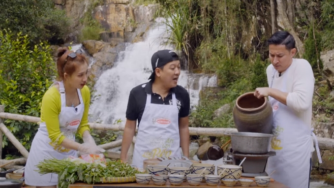 Những phụ bếp bất đắc dĩ của Trường Giang tạo ra loạt món ăn siêu phẩm