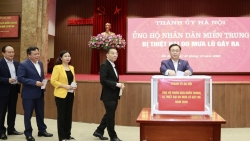 Bài 1: Cả thành phố hướng về miền Trung