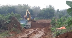 Hàng nghìn tấn khoáng sản dùng để làm xi măng “bốc hơi” ngay cạnh UBND xã