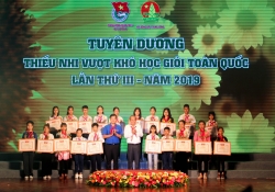 Tuyên dương những tấm gương thiếu nhi vượt khó