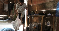 Kon Tum: Hàng trăm hộ dân chật vật vì thiếu nước sạch
