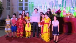 Bí thư Tỉnh ủy Quảng Ninh vui Tết Trung thu với thiếu nhi Cẩm Phả