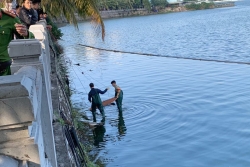 Phát hiện thi thể cụ bà nổi trên hồ Tây, nhiều giờ chưa có người thân đến nhận