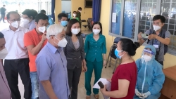 Bình Dương: Người dân xếp hàng tiêm vắc xin Vero Cell